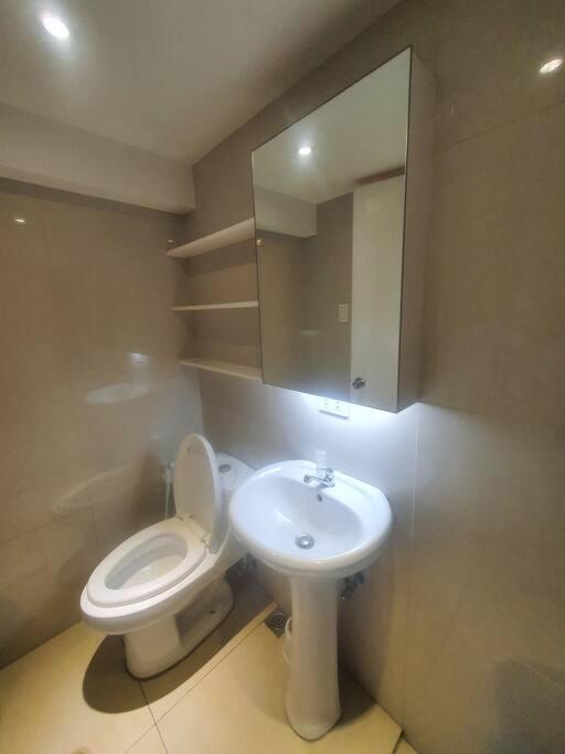 Bgc Taguig Cozy 2 Bedroom Loft, With Stunning Bgc Skyline View! มะนิลา ภายนอก รูปภาพ