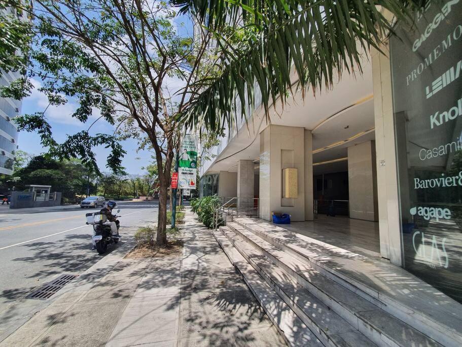 Bgc Taguig Cozy 2 Bedroom Loft, With Stunning Bgc Skyline View! มะนิลา ภายนอก รูปภาพ