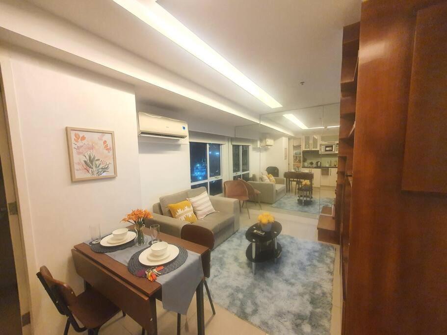 Bgc Taguig Cozy 2 Bedroom Loft, With Stunning Bgc Skyline View! มะนิลา ภายนอก รูปภาพ